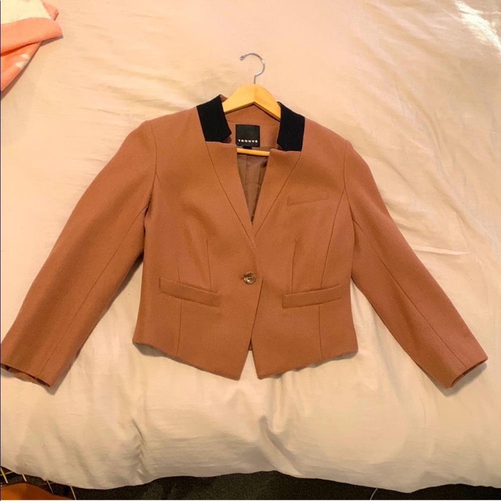 LOWERED TROUVÉ  cropped blazer